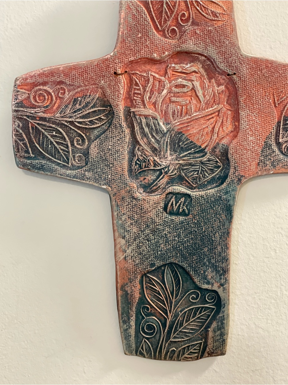 Handmade Studio Pottery Rose Wall Cross Signed MK 11” x 9” - Picture 3 of 8